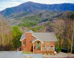 Hotel Valley-view Cabin W/ Jacuzzi Tub & Covered Deck For Outdoor Entertainment! (Sevierville, Sjedinjene Američke Države)