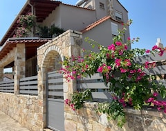 Khách sạn Petrino Apartments (Nea Karvali, Hy Lạp)