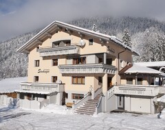 Otel Garni Stockinger (Klösterle, Avusturya)