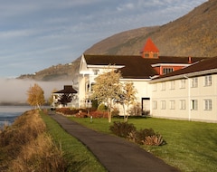 Hotel Loenfjord Loen (Loen, Norway)