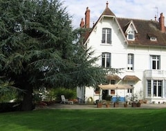 Toàn bộ căn nhà/căn hộ Villa Castel Marie-Louise (Néris-les-Bains, Pháp)