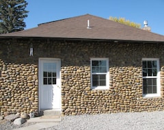 Toàn bộ căn nhà/căn hộ Rural Country Cottage With Mountain Cabin Atmosphere (Basin, Hoa Kỳ)