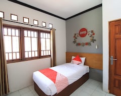 Hotelli OYO 159 Santo Guest House (Surabaya, Indonesia)