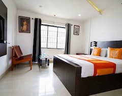OYO 9932 Hotel Half Moon Residency (Kozhikode, India)