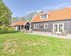 Koko talo/asunto Rustic Holiday Home In Wissenkerke With Garden (Wissenkerke, Hollanti)