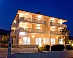 Apart Otel Apartmani Trogir (Trogir, Hırvatistan)