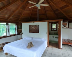 Khách sạn Corcovado Beach Lodge (Golfito, Costa Rica)