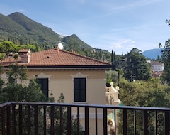 Entire House / Apartment Appartamento Incanto (Gardone Riviera, Italy)