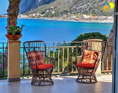 Toàn bộ căn nhà/căn hộ Stunning villa in Liberty style on the coast of Sferracavallo (Palermo, Ý)