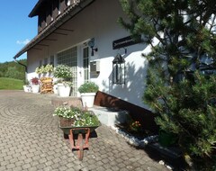 Toàn bộ căn nhà/căn hộ Liebevoll Eingerichtete Ferienwohnung Wenige Minuten Von Wald, Skilift (Eisenbach, Đức)