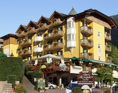 Khách sạn Alexander Hotel (Molveno, Ý)