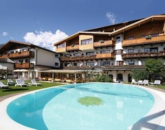 Khách sạn Family Wellnesshotel Tirolerhof (Ehrwald, Áo)