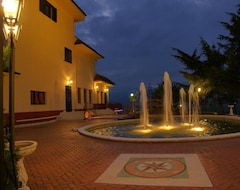Khách sạn Kristall Palace (Atena Lucana, Ý)