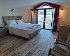 Hotel Deniz Otel (Seferihisar, Turkey)