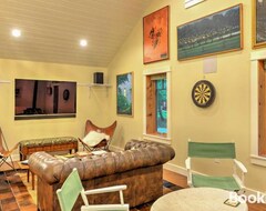 Toàn bộ căn nhà/căn hộ Laughlintown Cabin With Deck, Fire Pit And Ski Lift! (Ligonier, Hoa Kỳ)