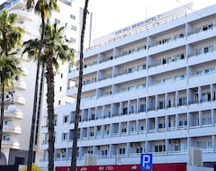 Sun Hall Beach Hotel Apartments (Larnaka, Kıbrıs)