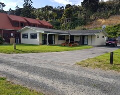 Entire House / Apartment 1 Minute Flat Walk To Beach And Ramp. Open Plan Lounge,Dining Room & Kitchen. - (Karikari, New Zealand)