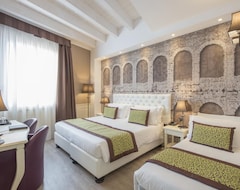 Hotelli San Pietro Rooms (Verona, Italia)