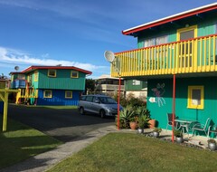 Hotel On The Beach Backpackers Lodge (Whitianga, New Zealand)
