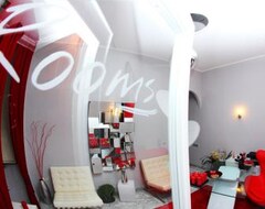 Hotel H Rooms (Naples, Italy)