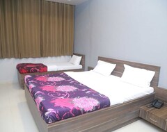 Hotel Dhruva (Solapur, India)
