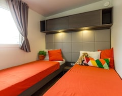 Khách sạn Campsite Porton Biondi Mobile Homes Mediteran (Rovinj, Croatia)