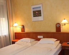 Hotel Landgasthof  Muhr (Stixneusiedl, Austria)
