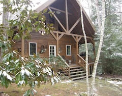 Cijela kuća/apartman Sweet Gum Falls Quaint Log Cabin With Hot Tub (Oneida, Sjedinjene Američke Države)