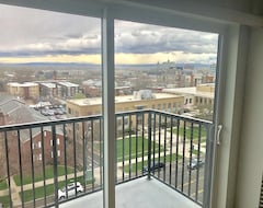Entire House / Apartment 400-penthouse Living! 1bed/1bath Downtown Slc With 180 Degree Views! (Salt Lake City, USA)