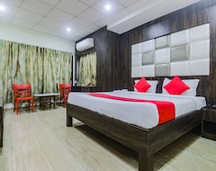 OYO 24581 Aditya's Hotel Bikram (Tezpur, India)