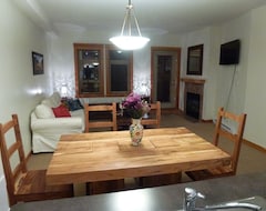 Hele huset/lejligheden Peaceful And Inviting One Bedroom Condo In The Heart Of Canmore (Alberta, Canada)