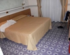 Khách sạn Hotel Villa Margherita (Casciana Terme, Ý)