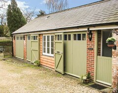 Hotel Old Cart Shed, Pet Friendly, With A Garden In Lyneham, Ref 931101 (Chippenham, United Kingdom)