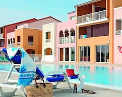 Otel Tidy Apartments With Large, Heated Swimming Pool In French Catalonia (Port Barcarès, Fransa)