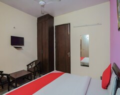 Otel Oyo 75463 Jkm Palace (Delhi, Hindistan)