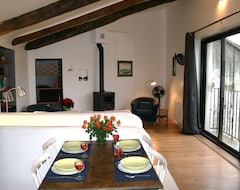 Toàn bộ căn nhà/căn hộ Village House In A Catalan Village, Renovated With Taste. (Laroque, Pháp)