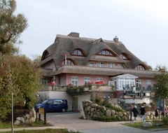 Khách sạn Romantik Hotel Namenlos & Fischerwiege (Ahrenshoop, Đức)
