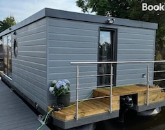 Toàn bộ căn nhà/căn hộ New Houseboat 2 Bedrooms (Zwartewaterland, Hà Lan)