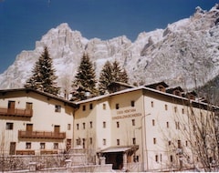 Otel Casa Montana S. Maddalena (San Vito di Cadore, İtalya)