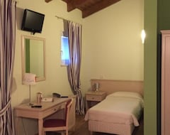 Hotel La Quiete (Castelmarte, Italy)