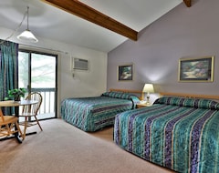 Deluxe Two Queen Bed Standard Hotel Room On The 2nd Floor With Heated Pool (Killington, USA)