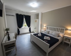 Khách sạn Cosmo Rooms (Ricadi, Ý)
