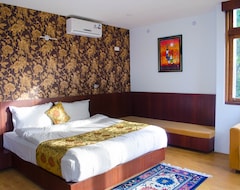 Hotel The Golden Crest (Gangtok, India)