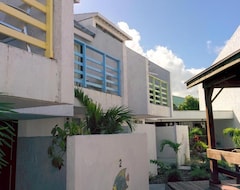 Landshark Hotel (Nassau, Bahami)