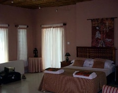 Khách sạn Hibiscus House (Serekunda, The Gambia)