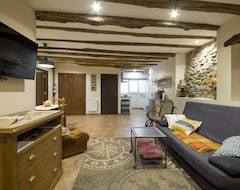 Toàn bộ căn nhà/căn hộ Rural Apartment Gazume Cozy Apartment With Fireplace. (Aya, Tây Ban Nha)