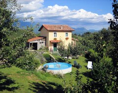 Toàn bộ căn nhà/căn hộ Le Lunghe Is A Restored Cottage In Beautiful Tuscany 5 Mins. Walk To Restaurant (Molazzana, Ý)
