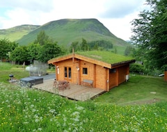 Tüm Ev/Apart Daire Log Cabin With Hot Tub & Sauna For 2/3 In The Cairngorm National Park Great Views (Spittal of Glenshee, Birleşik Krallık)
