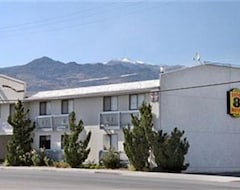Motel Super 8 by Wyndham Bishop (Bishop, Hoa Kỳ)
