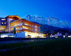 Khách sạn Lagació Hotel Mountain Residence (San Cassiano, Ý)